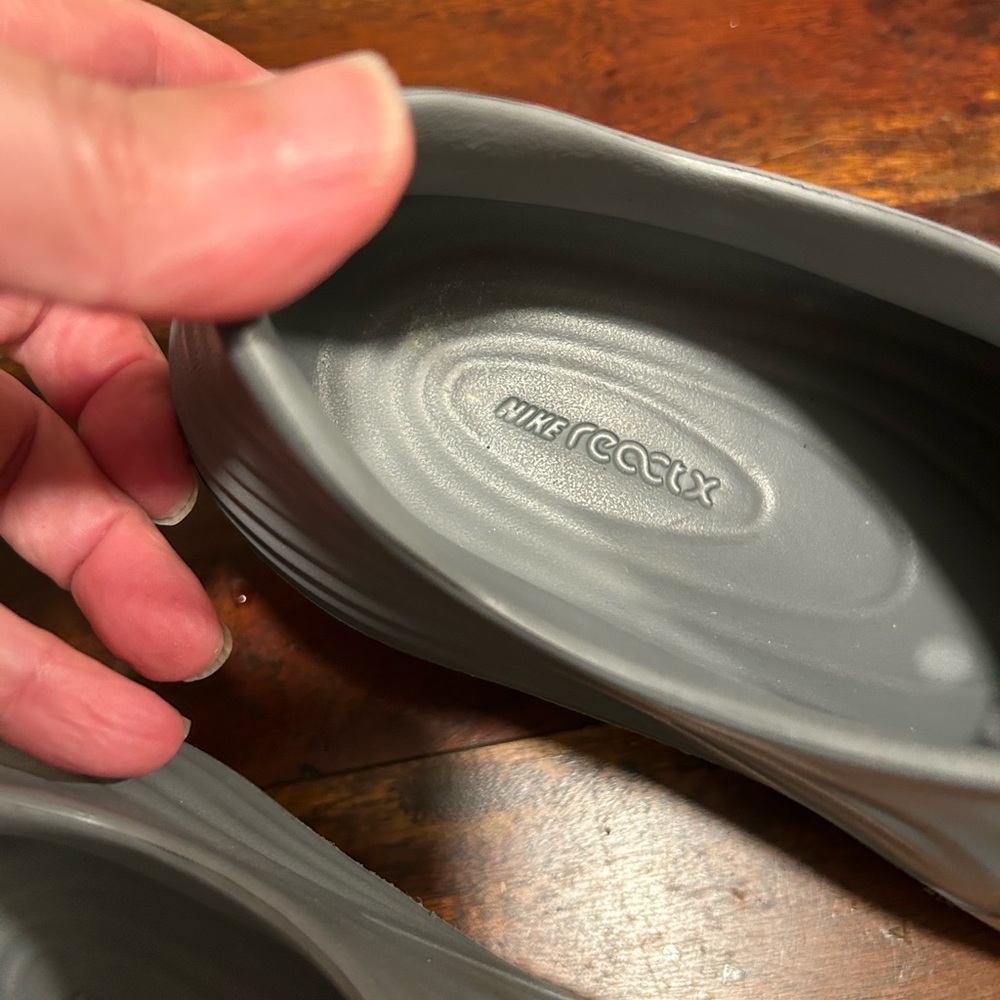 Unisex Nike Rejuven8 Gray Clogs - Picture 7 of 9